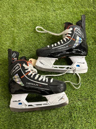 Used Senior True HZRDUS 7X Hockey Skates Wide Width 8