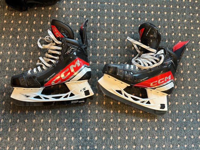 Lightly Used Senior CCM JetSpeed FT6 Pro Hockey Skates Regular Width 8