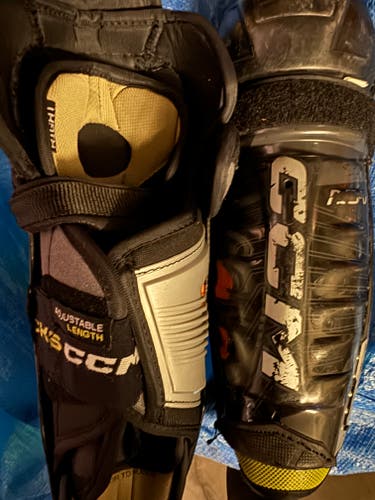 Used Junior CCM Tacks AS-V 11" Shin Pads