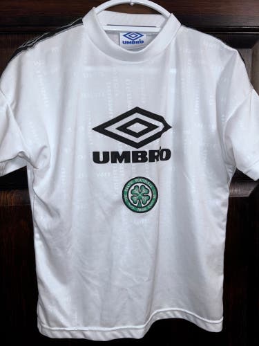 USED UMBRO YOUTH SOCCER JERSEY (CELTIC FOOTBALL CLUB )