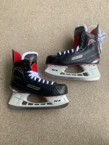 New Senior Bauer Vapor XRival Hockey Skates Regular Width 8