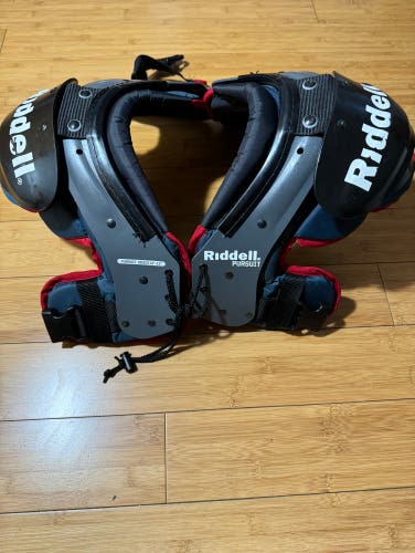 Riddell pursuit Medium 12”-13”