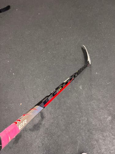 Used Senior Bauer Right Handed P28 Vapor Hyperlite Hockey Stick