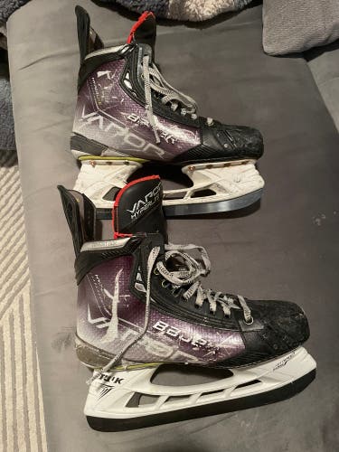 Used Senior Bauer Regular Width  8 Vapor Hyperlite Hockey Skates