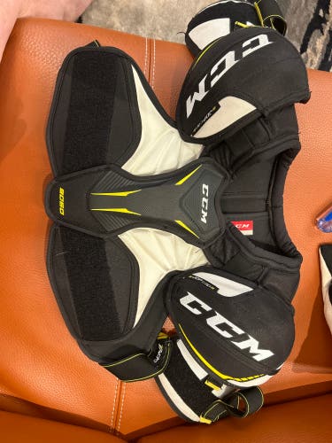 Hockey CCM Tacks 9060 Shoulder Pads