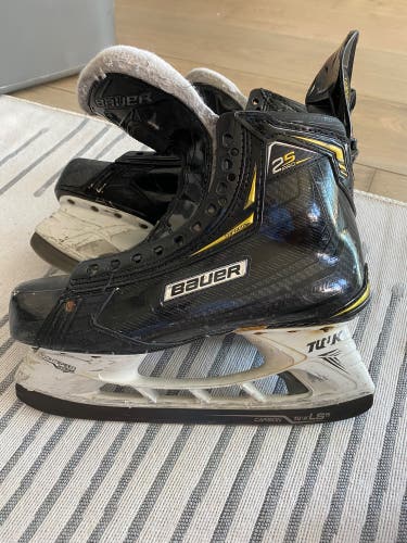 Used Senior Bauer Wide Width Pro Stock 8.5 Supreme Hockey Skates