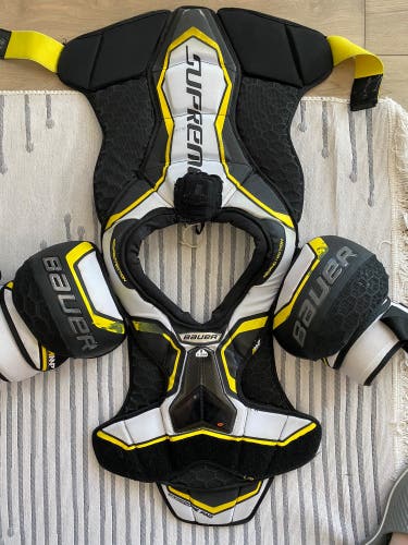 Bauer Shoulder Pads