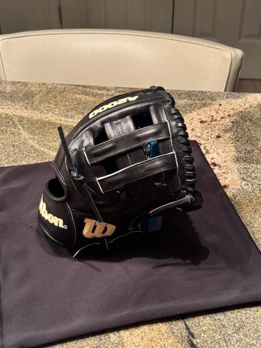 Wilson A2000 11.5” BlackOut                                          Not The Price/ Looking To Trade