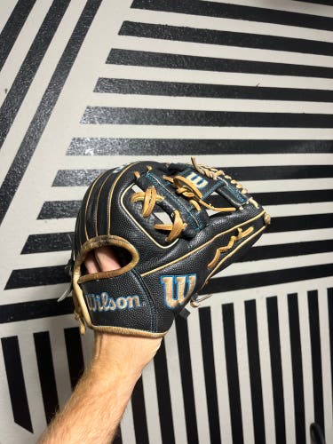 Wilson a2000 dp15 11.5 baseball glove