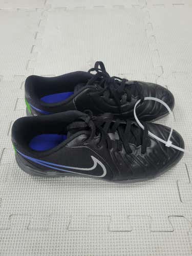 Used Nike Senior 6 Cleat Soccer Indoor Cleats