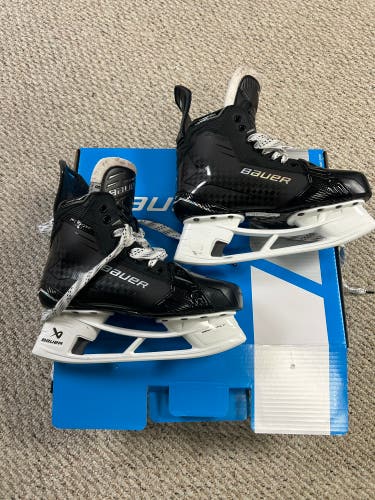 Practically New - Senior Bauer Supreme Shadow Hockey Skates - Size 8 - Fit 3 - No Steel