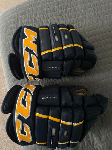 Used  CCM 15" HG4RRP Gloves