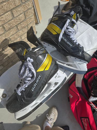 Used Senior Bauer Hockey Skates Pro Stock 10.5