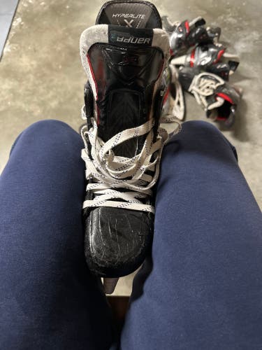 Bauer Custom Hyperlite Skates