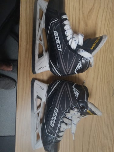 Used Junior Bauer Supreme S170 Hockey Goalie Skates Regular Width Size 2.5