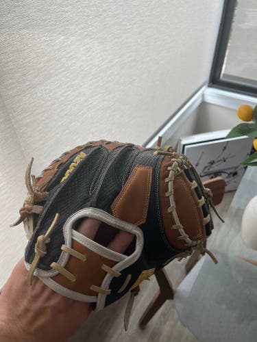 Like New  Catcher's 33.5" A2000 Baseball Glove