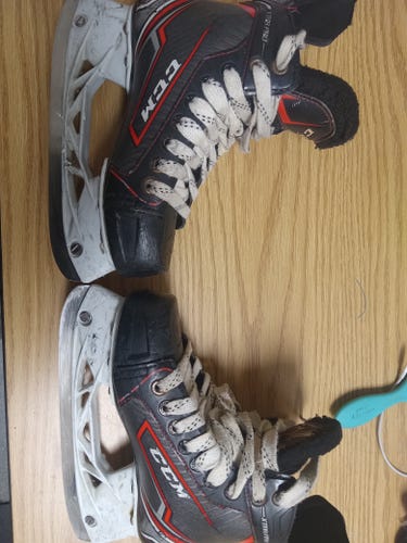 Used Junior CCM JetSpeed XTra Pro Hockey Skates Regular Width Size 3.5