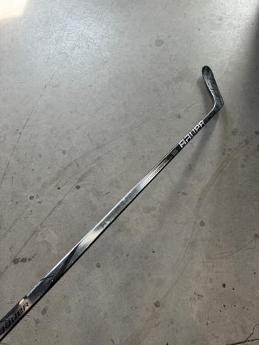 Used Senior Bauer Left Hand P28 Flex 77 Pro Stock Vapor Hyperlite 2 Hockey Stick