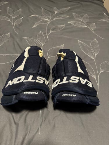 NWOT - Pittsburgh Penguins Winter Classic Easton Stealth Pro Stock Gloves - 14”