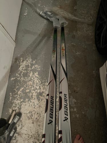 New 2 Pack 2x 77 Flex Left Handed P92 Hyperlite 2 Hockey Sticks