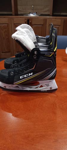 Used Intermediate CCM Tacks 9090 Hockey Skates Regular Width Size 5