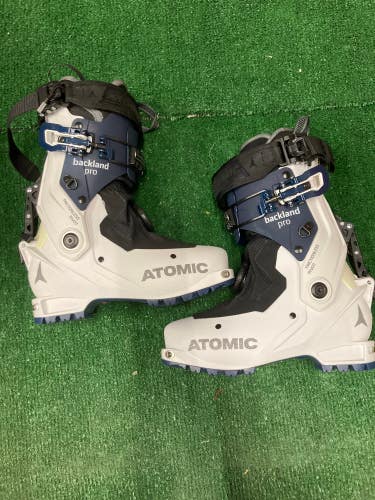 New Women's Atomic Backland Pro W Alpine Touring Ski Boots Medium Flex (Mondo 22.5 -248mm)