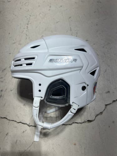 Used Medium Bauer  Re-Akt 200 Helmet