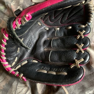 Used Louisville Slugger Diva Series Glove