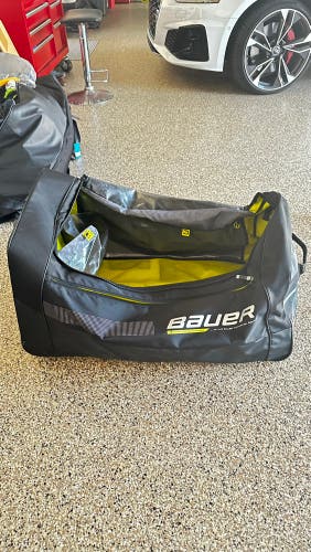 Bauer S21 Elite Wheeled Hockey Bag