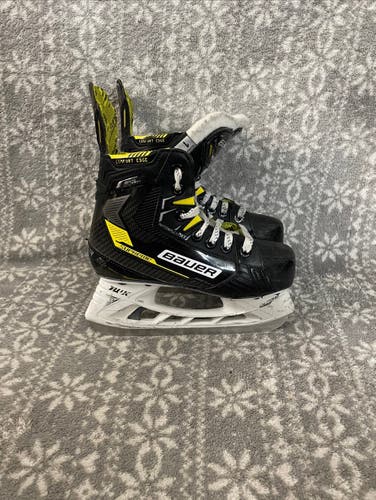 Used Junior Bauer Supreme Ignite Pro+ Hockey Skates Size 1 EE