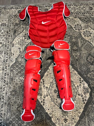 Nike Vapor catchers gear size 17