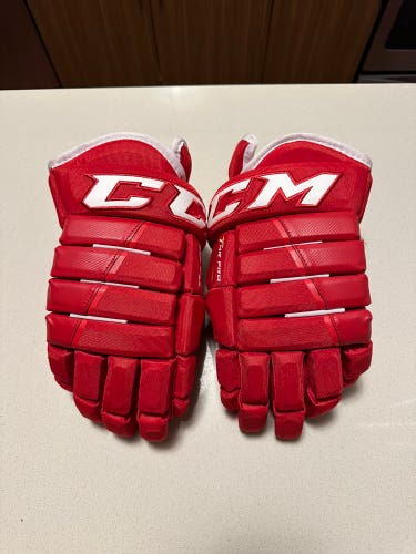 Wisconsin Badgers CCM Tacks 4 Roll Sr Pro Gloves 14”