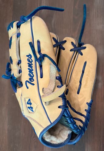 Used 2023 Right Hand Throw 12" Signature Series Baseball Glove