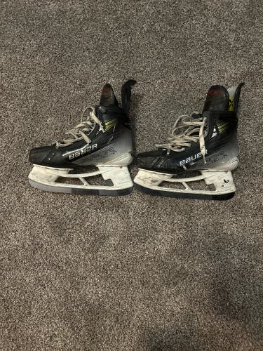 Used Senior Bauer Regular Width   6.5 Vapor Hyperlite 2 Hockey Skates