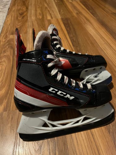 CCM FT4 youth hockey skates 13.5