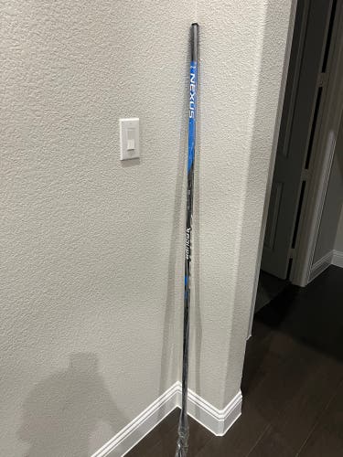 New Senior Bauer Right Handed P28 Pro Stock Nexus League Hockey Stick S22 Grup