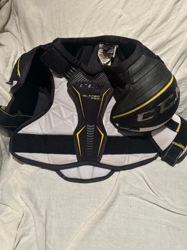 CCM Classic Pro Junior Large Shoulder Pads