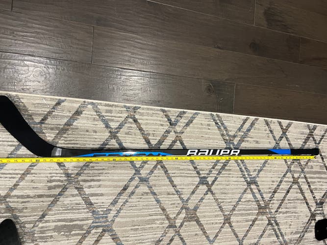 New Bauer Right Handed P28 Team Nexus Hockey Stick