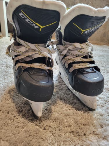 CCM Tacks Vector Junior Hockey Skates