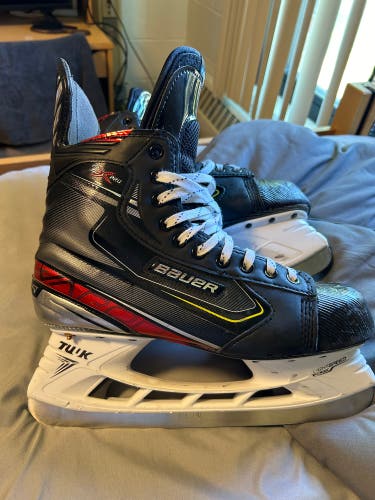 Used Senior Bauer Regular Width  Pro Stock 10 Vapor 2X Hockey Skates