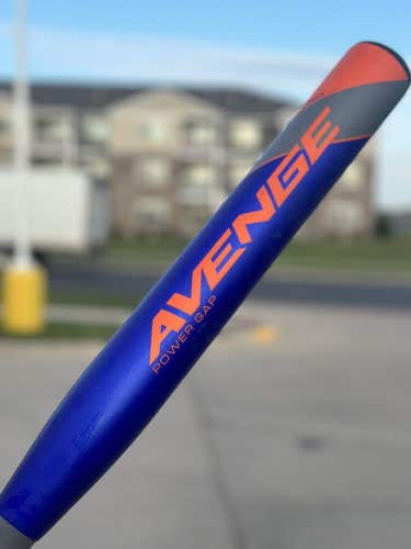 ONLY USED ONCE! AXE AVENGE ASA 34 27 SLOW PITCH SOFTBALL BAT