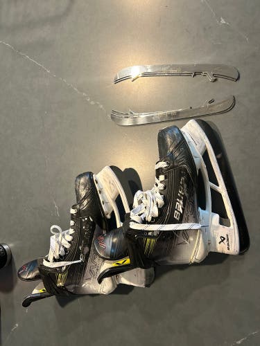 Used Bauer 7.5 Vapor HYP2RLITE Hockey Skates