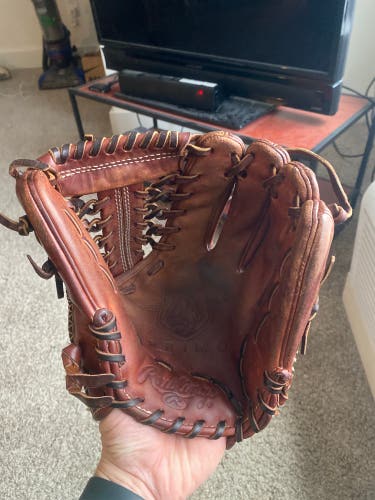 Primo pitchers glove