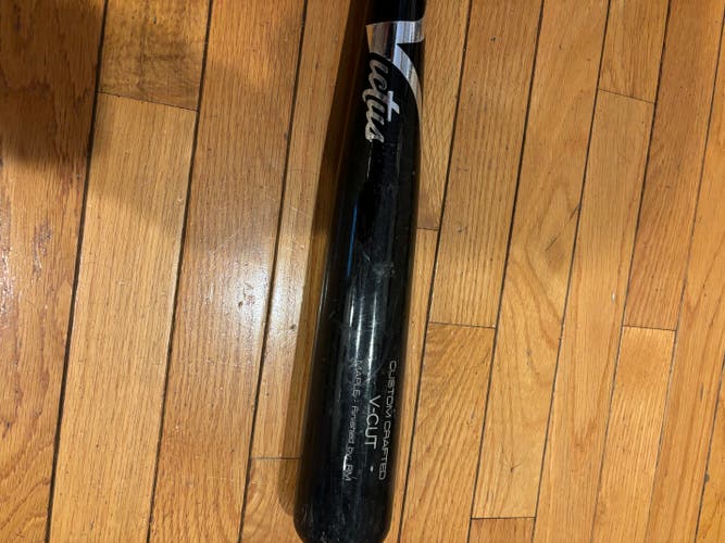 Used Victus V-Cut Bat (-3) Wood 29 oz 32"