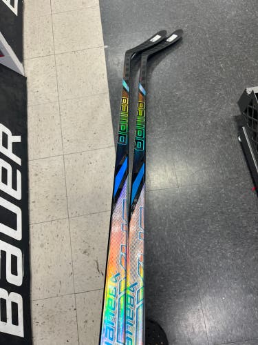 New 2 Pack 2x 77 Flex Right Handed P28 Nexus Tracer Hockey Sticks