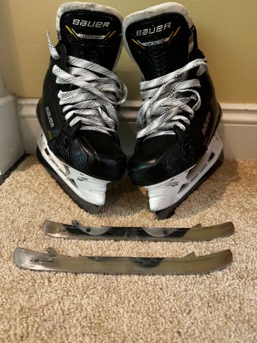 Used Intermediate Bauer Extra Wide Width   Size 4.5 Supreme M5 Pro Hockey Skates