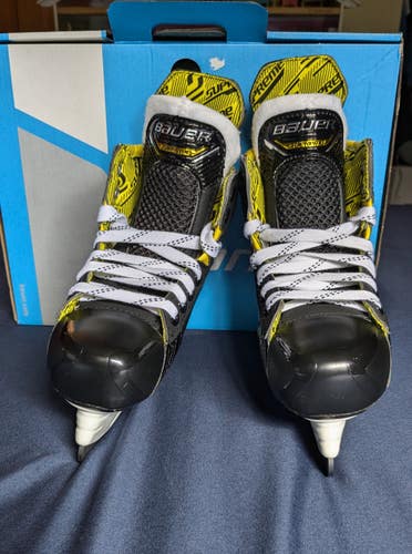 New Youth Bauer Supreme M4 Hockey Skates Regular Width 12