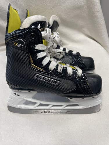 Junior Youth Size 13.5 Bauer Supreme S27 Ice Hockey Skates.