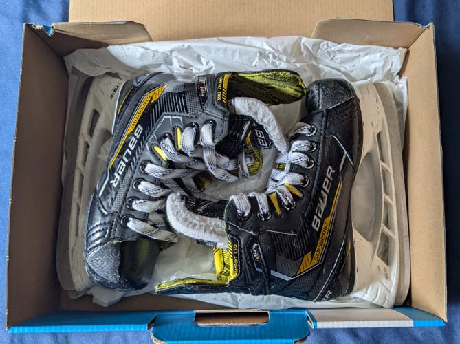 Used Youth Bauer Supreme M4 Hockey Skates Regular Width 11