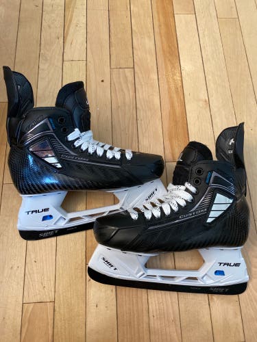 New True SVH Pro Size 8 Wide Hockey Skates